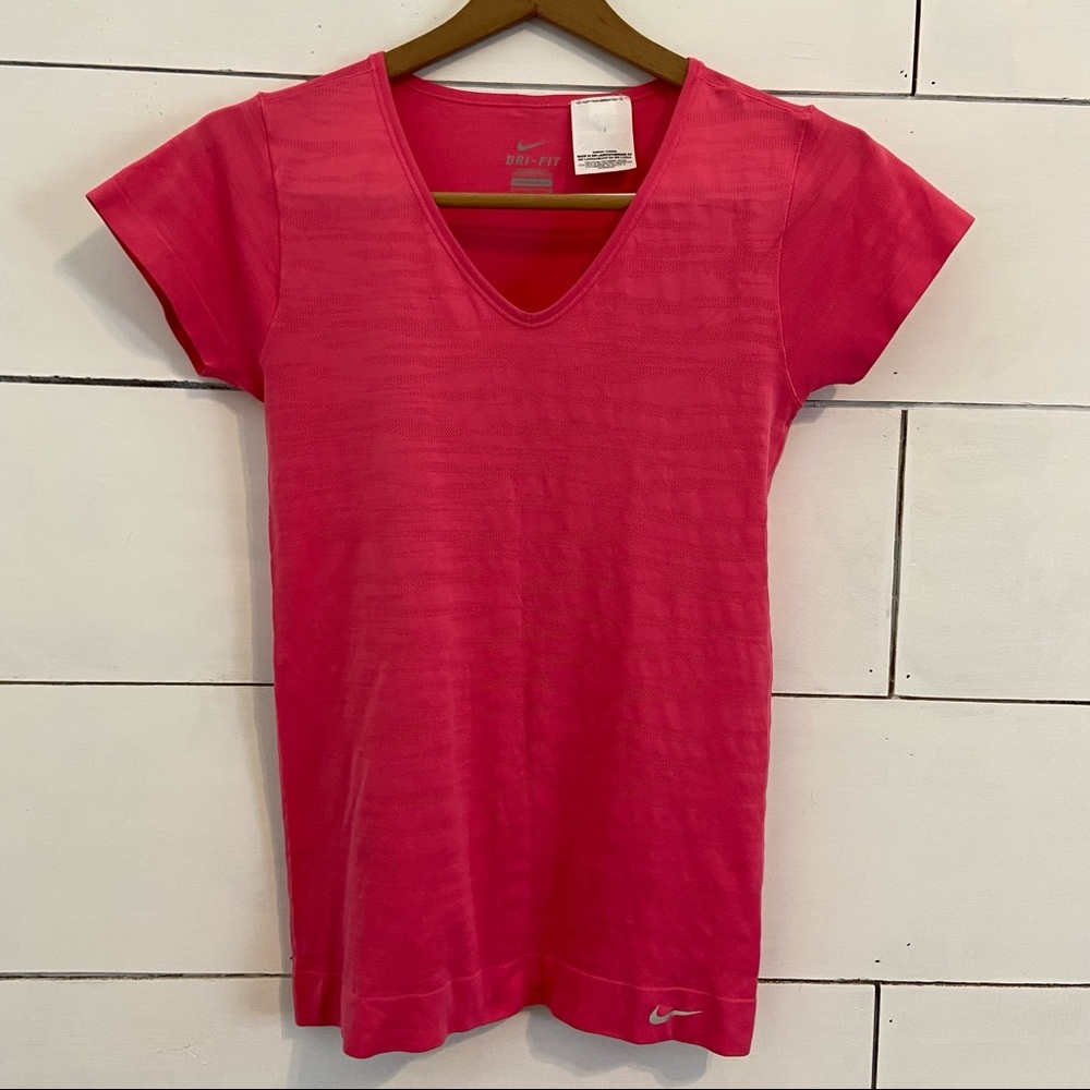 Nike Dri-Fit Seamless Short Sleeve Running Shirt. Size Small. EUC